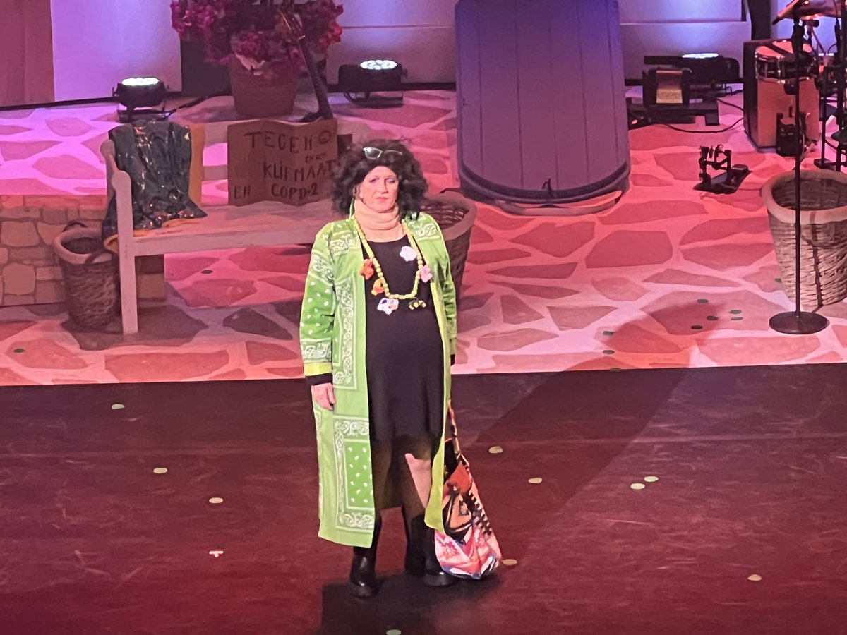 Tineke Schouten als <a href="/lientje1967/">Caroline van der Plas</a> in haar nieuwe show..