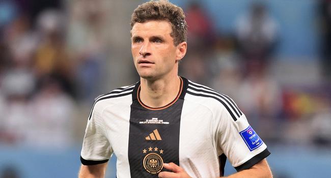 Almanya - Türkiye maçına Polonyalı hakem atamışlar . Böyle olmamış Thomas Müller falan yönetseymiş ya hı amanaaaa