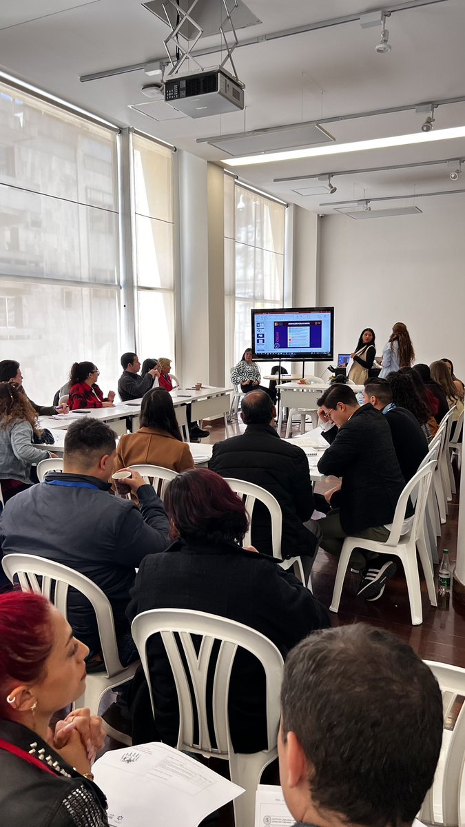 GobDigitalCO's tweet photo. #GobDigitalCo || El #CIPD de @Ministerio_TIC acompañó a @DAFP_COLOMBIA y más de 60 entidades de orden nacional en un taller de #cocreción para apoyarlos en el diseño de ejercicios de rendición de cuentas más innovadores, incluyentes y participativos para los ciudadanos #CoCreArE https://t.co/8dOuuisgKK