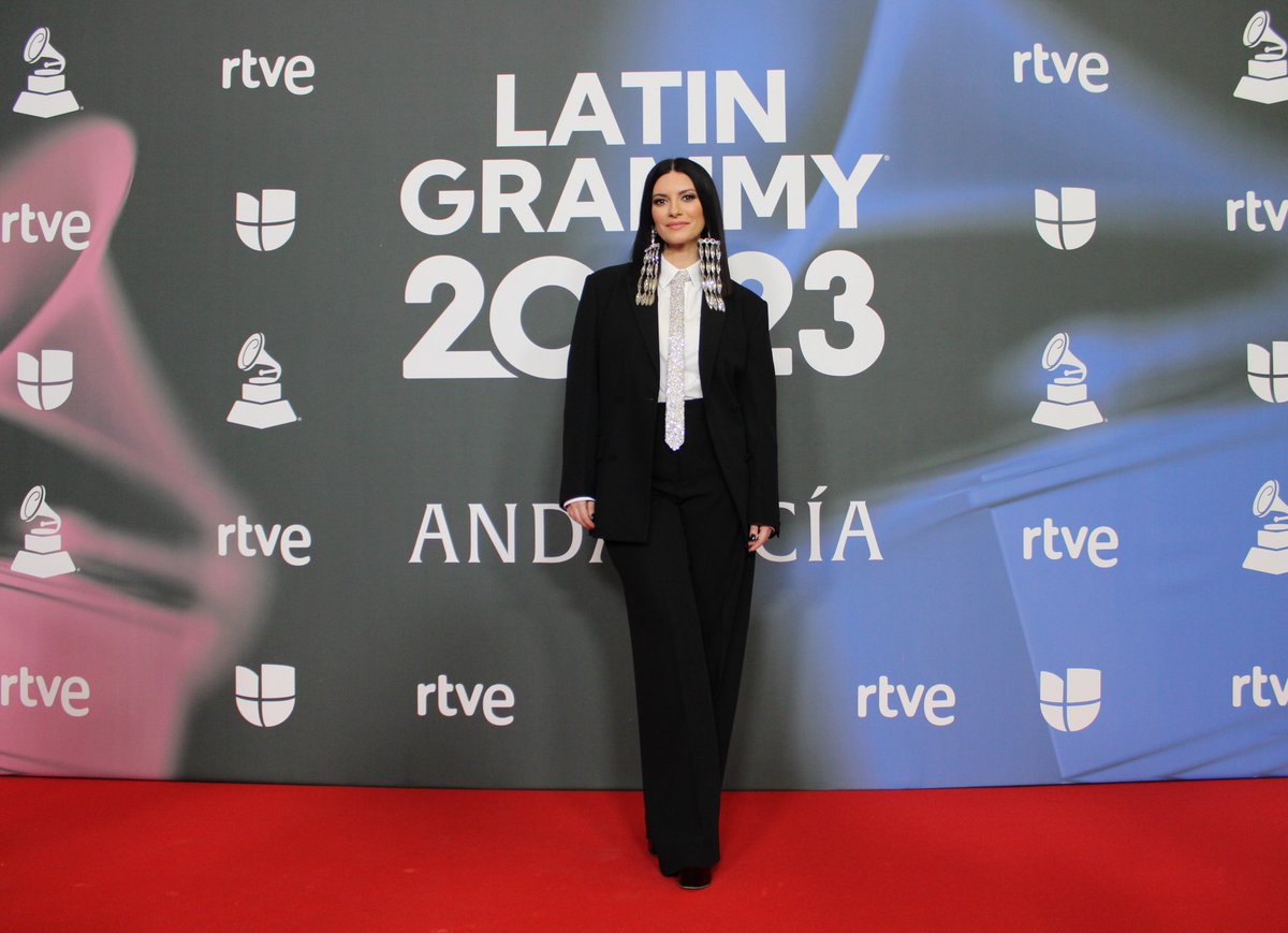 LauraPausini's tweet photo. Red Carpet @LatinGRAMMYs 2023! 🖤

Thanks to Pierpaolo Piccioli. 

Total look: @MaisonValentino 
Styling: Susanna Ausoni 
MUAH: Rebeca Trillo-Figueroa

#LatinGRAMMY
#LatinGrammyRedCarpet https://t.co/6Pk5nRQmVE