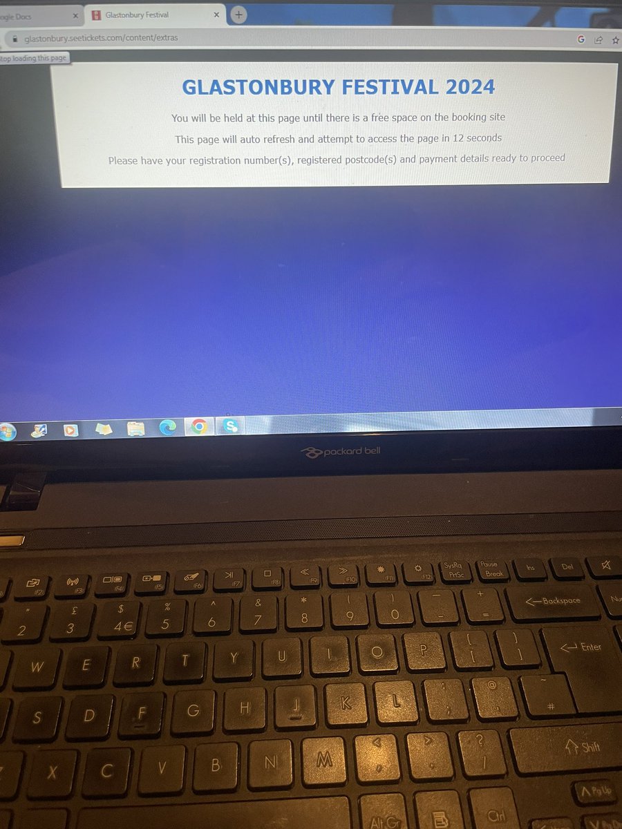 EloiseColdman's tweet photo. Still on this page at 20:12.. has coach sold out?  #Glastonbury https://t.co/Yy3CNY0Pji