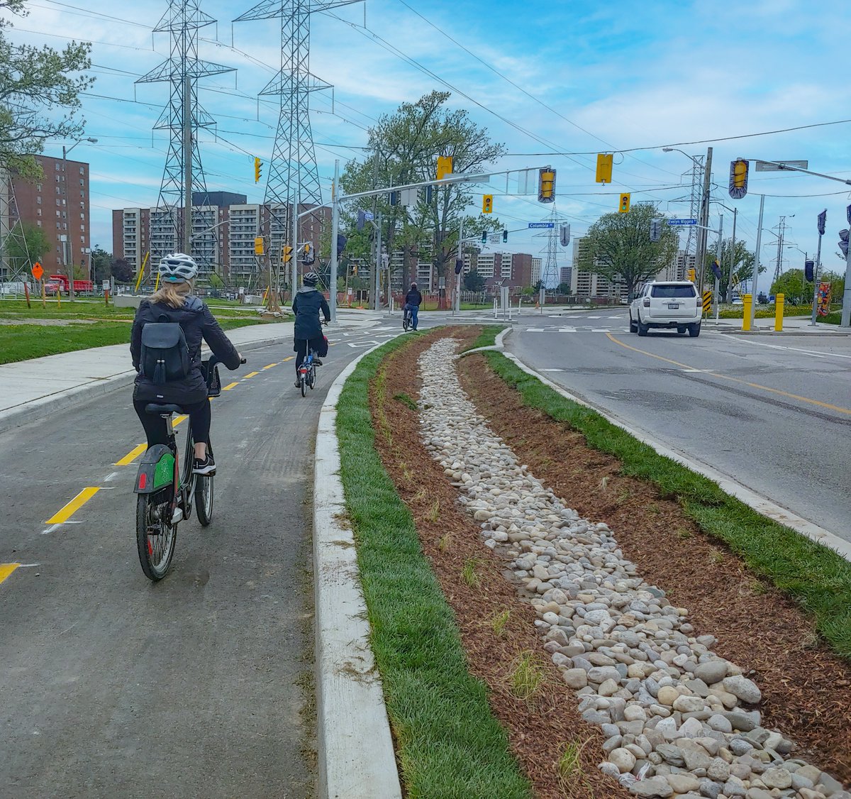 The #CityOfTO is planning new bikeways for 2025 to 2027 (cycle tracks, bike lanes, neighbourhood routes, multi-use trails). 
Learn more and get involved in person or online: toronto.ca/cyclingnetwork…
🚲🚲🚲