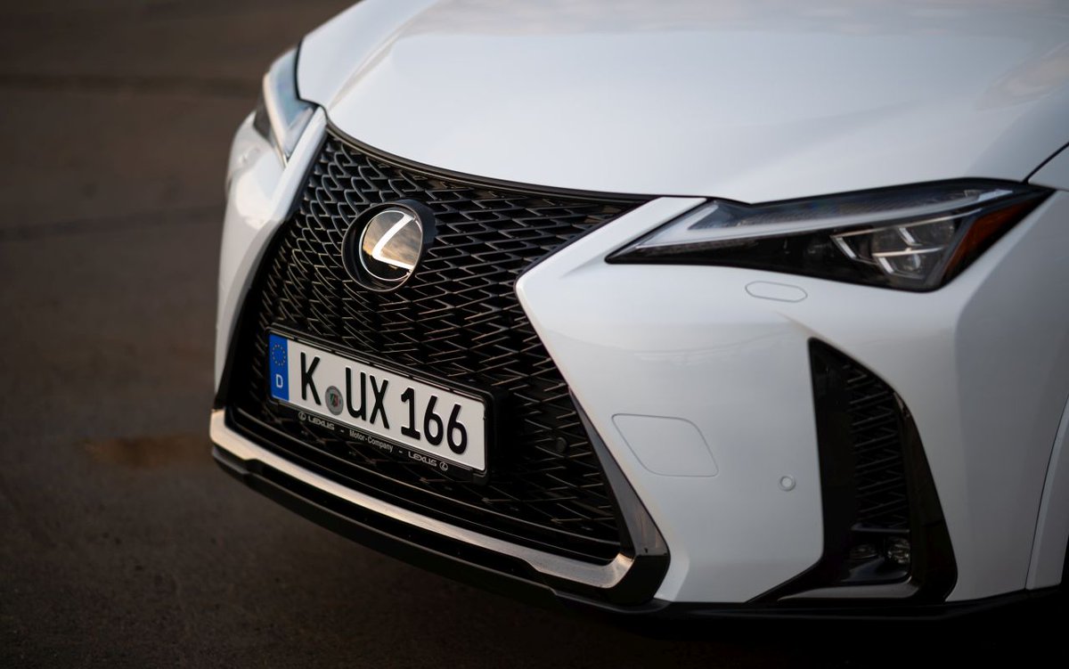 Lexus_Poland's tweet photo. 🌟 Teraz wybrane modele Lexusa z 2023 r. w atrakcyjnych cenach i z szybkim odbiorem❗
🔵 #LexusUX - od 134 900 zł
🔴 #LexusRX 350h – od 299 900 zł
🟢 #LexusES 300 h Business Edition – za 218 900 zł
💰 Możesz tez skorzystać z usługi #KINTOONE i rabatów na koła zimowe 🚗💨 https://t.co/jDryfHWTq7