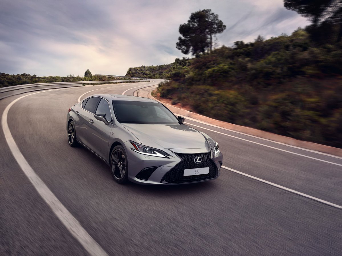 Lexus_Poland's tweet photo. 🌟 Teraz wybrane modele Lexusa z 2023 r. w atrakcyjnych cenach i z szybkim odbiorem❗
🔵 #LexusUX - od 134 900 zł
🔴 #LexusRX 350h – od 299 900 zł
🟢 #LexusES 300 h Business Edition – za 218 900 zł
💰 Możesz tez skorzystać z usługi #KINTOONE i rabatów na koła zimowe 🚗💨 https://t.co/jDryfHWTq7