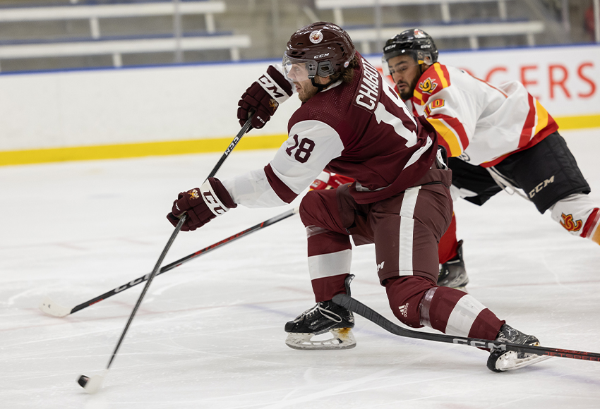 M🏒| FEATURE
<a href="/ValHawks/">Val Matteotti AAA Golden Hawks</a>, <a href="/LethU18AAACanes/">Lethbridge U18AAA Hurricanes</a>, <a href="/DVThunder/">Drayton Valley Thunder</a> <a href="/sgsaints/">Spruce Grove Saints</a> product Kadyn Chabot has long been a top scorer. He's now leading <a href="/MacEwanHockey/">MacEwan Hockey</a> in scoring - as a rookie.
Griffins host <a href="/MRUCougars/">Mount Royal Cougars</a> (FRI, 7 PM, DCA).
#GriffNation
📷 Rebecca Chelmick

STORY➡️macewangriffins.ca/sports/mice/20…