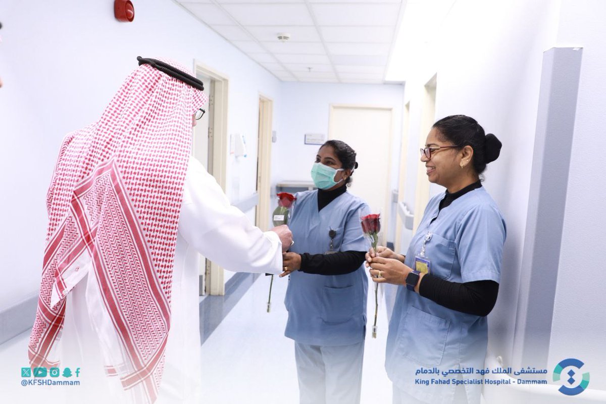 KFSHDammam's tweet photo. وكرّم د. خالد صبر رئيس التشغيل في #تخصصي_الدمام بهذه المناسبة المشاركين في مشاريع تحسين الأداء.
إضافةً إلى شكر وتقدير العاملين في هذا المجال والذين يكرسون جهودهم لتحسين جودة الخدمات المقدمة للمرضى. https://t.co/37kqBPZ9yO