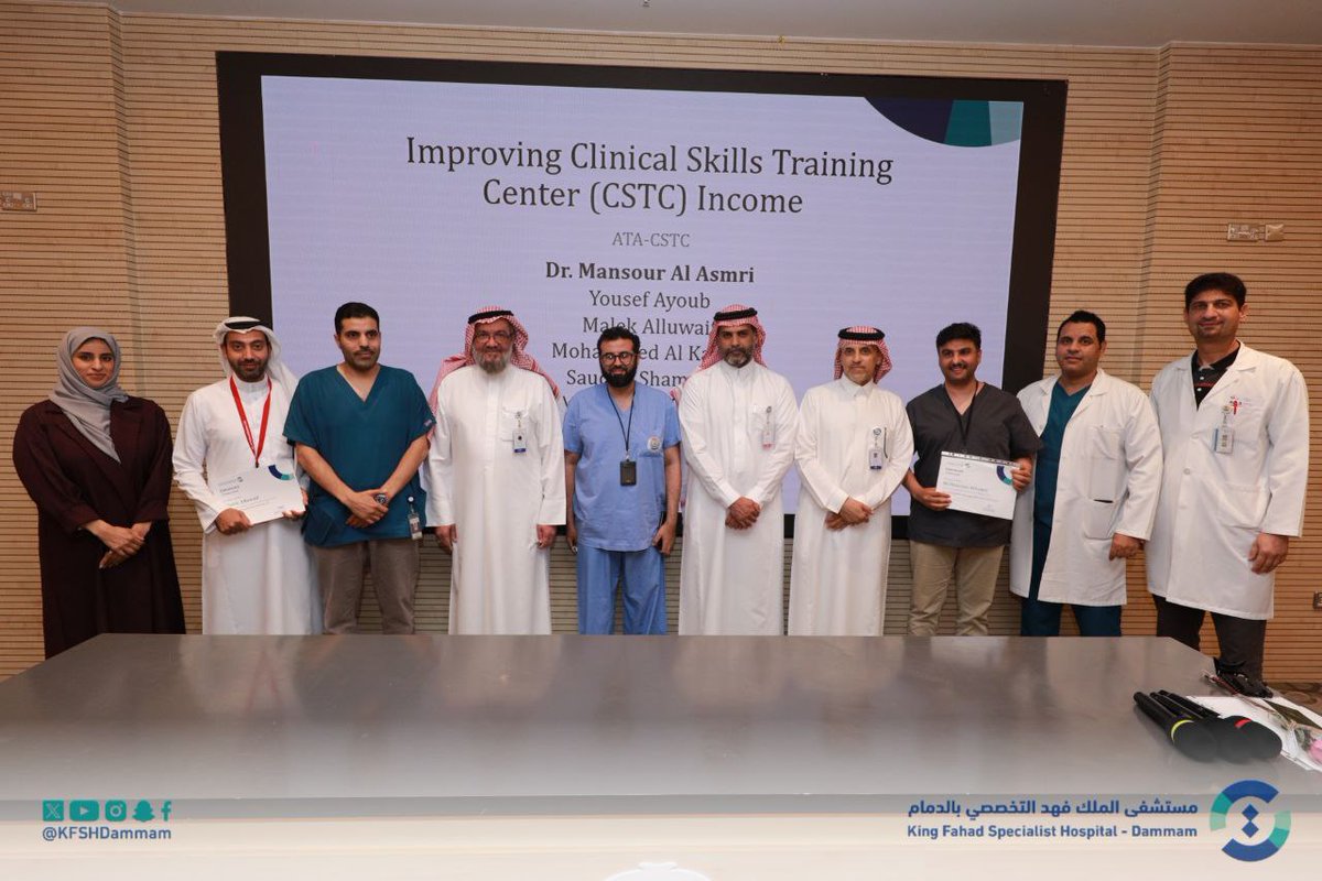 KFSHDammam's tweet photo. وكرّم د. خالد صبر رئيس التشغيل في #تخصصي_الدمام بهذه المناسبة المشاركين في مشاريع تحسين الأداء.
إضافةً إلى شكر وتقدير العاملين في هذا المجال والذين يكرسون جهودهم لتحسين جودة الخدمات المقدمة للمرضى. https://t.co/37kqBPZ9yO