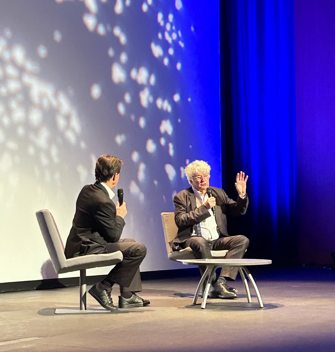 audeladelecran's tweet image. Début de la rencontre avec @JJAnnaud et Vincent Perrot avant la projection du film « Le nom de rose » 
#openning #seanconnery #filmfestival