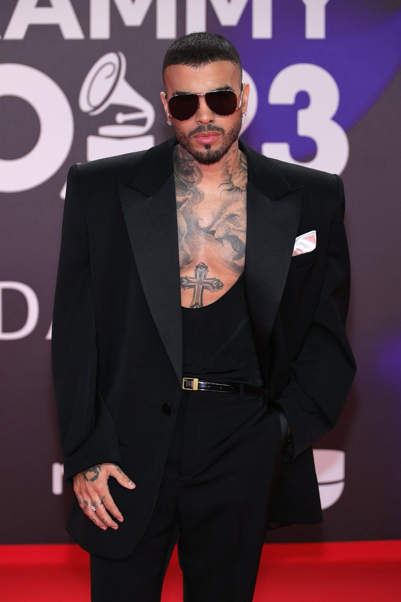 RauwDailyEsp's tweet photo. Rauw Alejandro en la alfombra roja de los #LatinGRAMMY https://t.co/VIKrIts467
