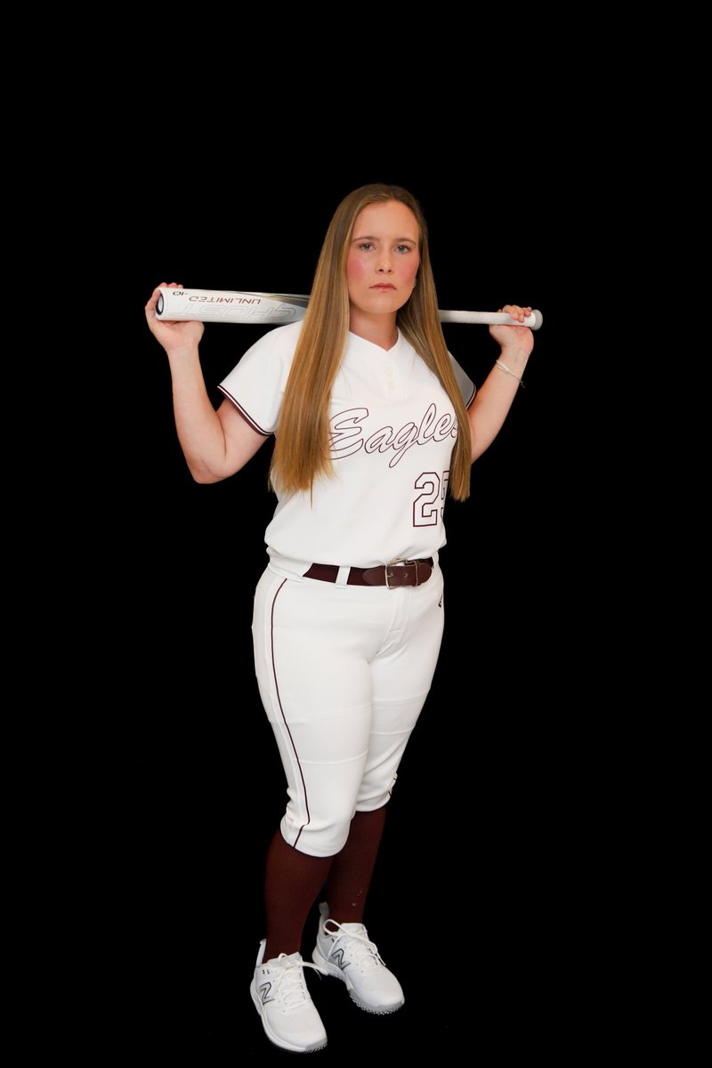 A little sneak peak from 📸 MEDIA DAY 📸  &amp; the NEW NEW WHITE UNIS 🤩❄️⚪️ 

| #GoH1NDS #EFT 🦅🦅