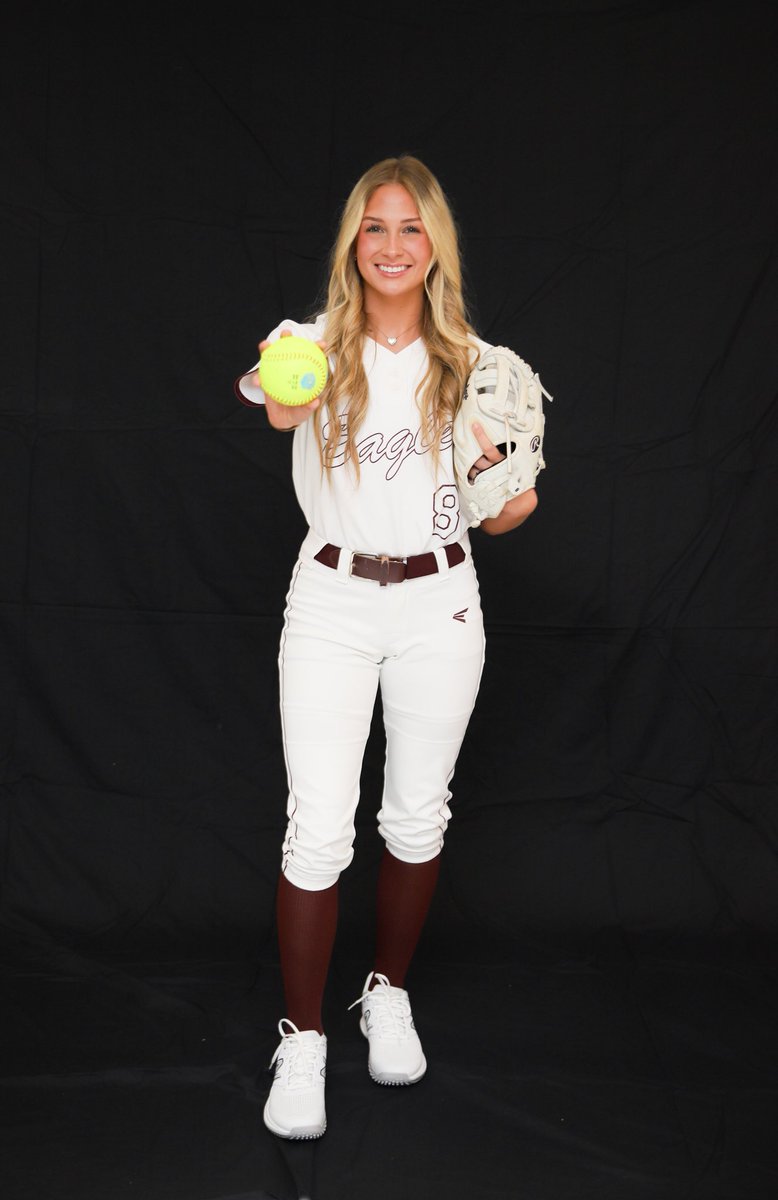HindsCC_SB's tweet photo. A little sneak peak from 📸 MEDIA DAY 📸  &amp; the NEW NEW WHITE UNIS 🤩❄️⚪️ 

| #GoH1NDS #EFT 🦅🦅 https://t.co/JHbJsebzbT