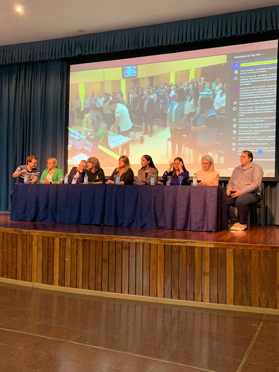 📍En el emblemático Salón Eva Perón del Centro del Conocimiento, hoy fue testigo de un momento trascendental: ✨️la entrega de certificados del curso de titularización para Cargos Jerárquicos en los diversos niveles educativos, abarcando desde el ámbito inicial hasta el superior