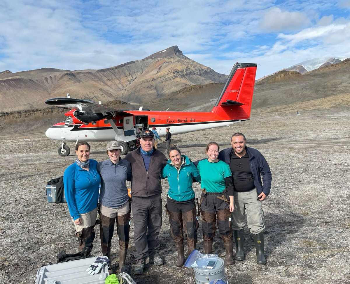 planetarycass's tweet photo. Flashback to July 2023: #TMARS #Team #TwinOtter landing on #AxelHeibergIsland in the 🇨🇦#arctic. All suited up to carry our gear across the lake to the #MARS camp. https://t.co/zxSLrB4Xkh