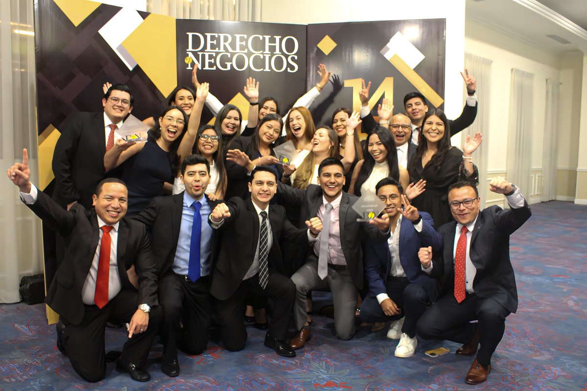 TorresLegalSV's tweet photo. 👏 Hemos sido galardonados en la noche de los #PremiosDyN2023 de la @RevistaDyN. Nos complace compartir que destacamos en tres categorías: 

🏆 Firma en Derecho de las Nuevas Tecnologías
🏆 Firma con Mayor Crecimiento 
🏆 Operación del Año

#TorresTeam #TorresLegal https://t.co/4ngUye81Xh