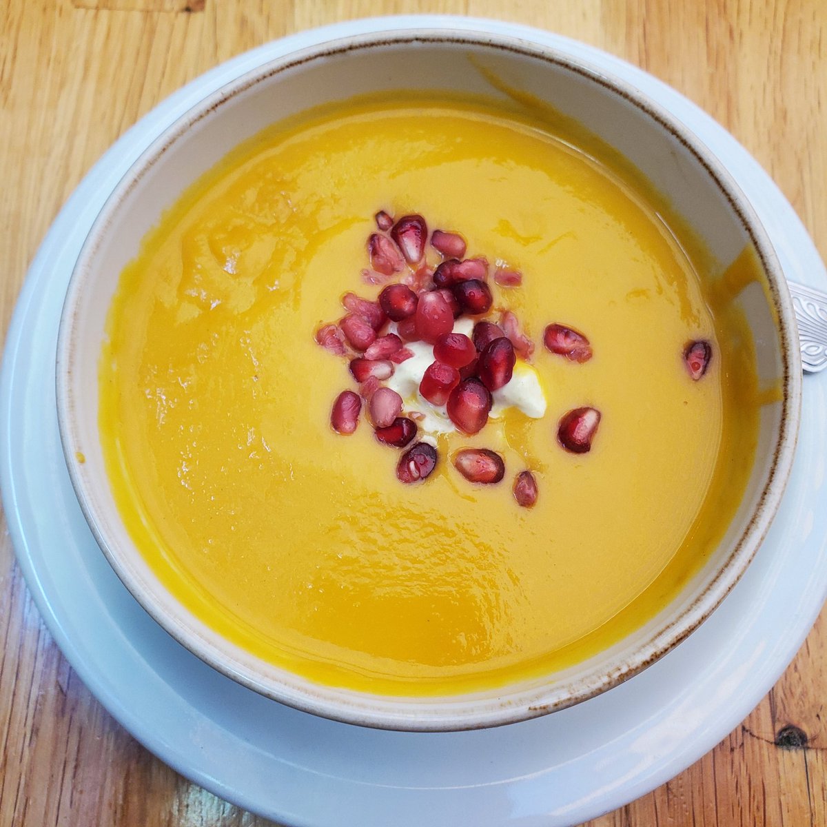 Jerold_Chinn's tweet photo. Yesterday's lunch at Starbelly.
$15 lunch:
Appetizer: puree of carrot soup.
Main: Fried chicken po'boy.
Dessert (ordered separately): warm toffee cake.
#sfrestaurantweek https://t.co/vyGbdFdB2L