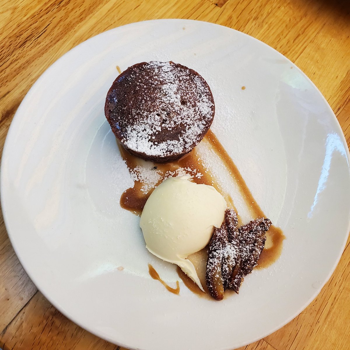 Jerold_Chinn's tweet photo. Yesterday's lunch at Starbelly.
$15 lunch:
Appetizer: puree of carrot soup.
Main: Fried chicken po'boy.
Dessert (ordered separately): warm toffee cake.
#sfrestaurantweek https://t.co/vyGbdFdB2L