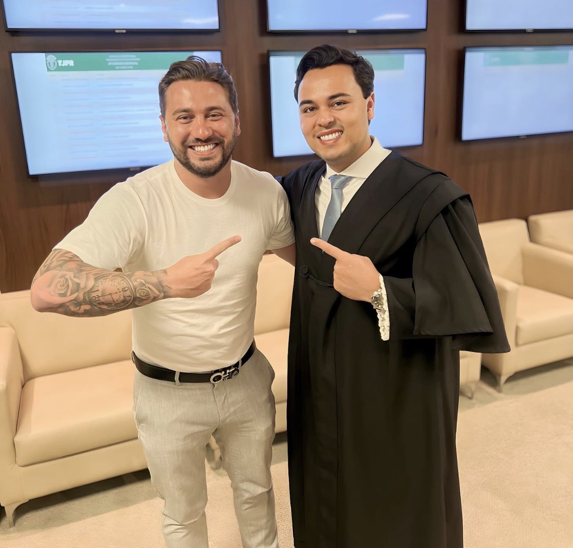 RogerioScarione's tweet photo. Hoje o sentimento é de JUSTIÇA! 🙏🏼

Nunca tive dúvida que esse momento chegaria e a verdade prevaleceria, pois ela é uma só.
Obrigado a cada um que não me julgou de forma antecipada e aguardou o julgamento definitivo; aos que me condenaram precipitadamente, eu rezo por você e espero que nunca sejam injustiçados.

O tempo é a razão da verdade.