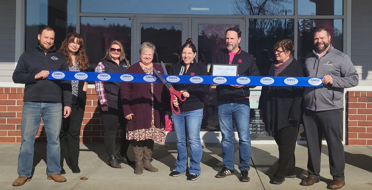 What a beautiful day for a <a href="/TMobile/">T-Mobile</a> ribbon cutting! So excited to be a part of our local chamber and look forward to making a big impact in our Milford, NH community. Thank you GMVCC for being a part of our Grand Opening, <a href="/brud1022/">Brian Conway</a> and I can't wait to paint the town #magenta 🎉💕