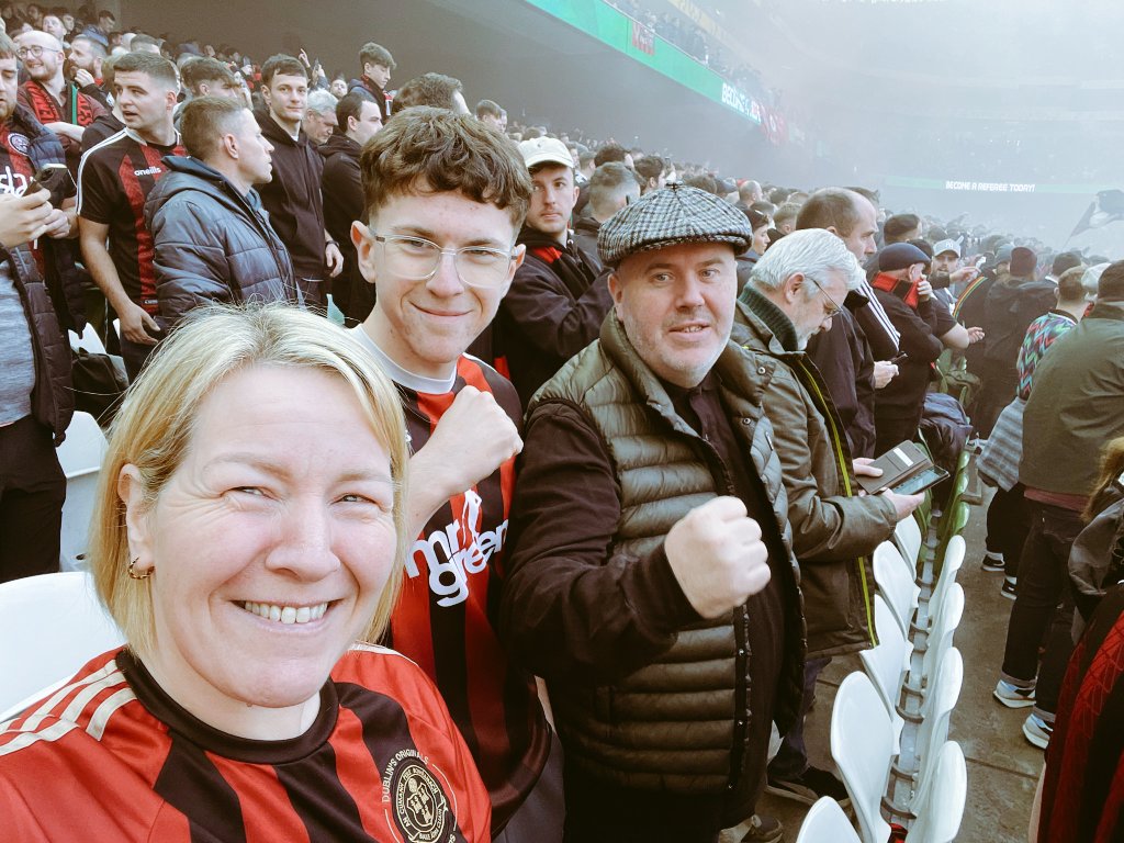 bscpensioner's tweet photo. Yup The Family
❤️🖤🤍💙
#TheDirectorOfFootball
#CallyBeau
#Ryans
#Ruddells
#Family
#WeAreBohs❤️🖤❤️🖤
#WeAreStella🤍💙🤍💙
#FuckTheJunkies https://t.co/XqNsJH43El