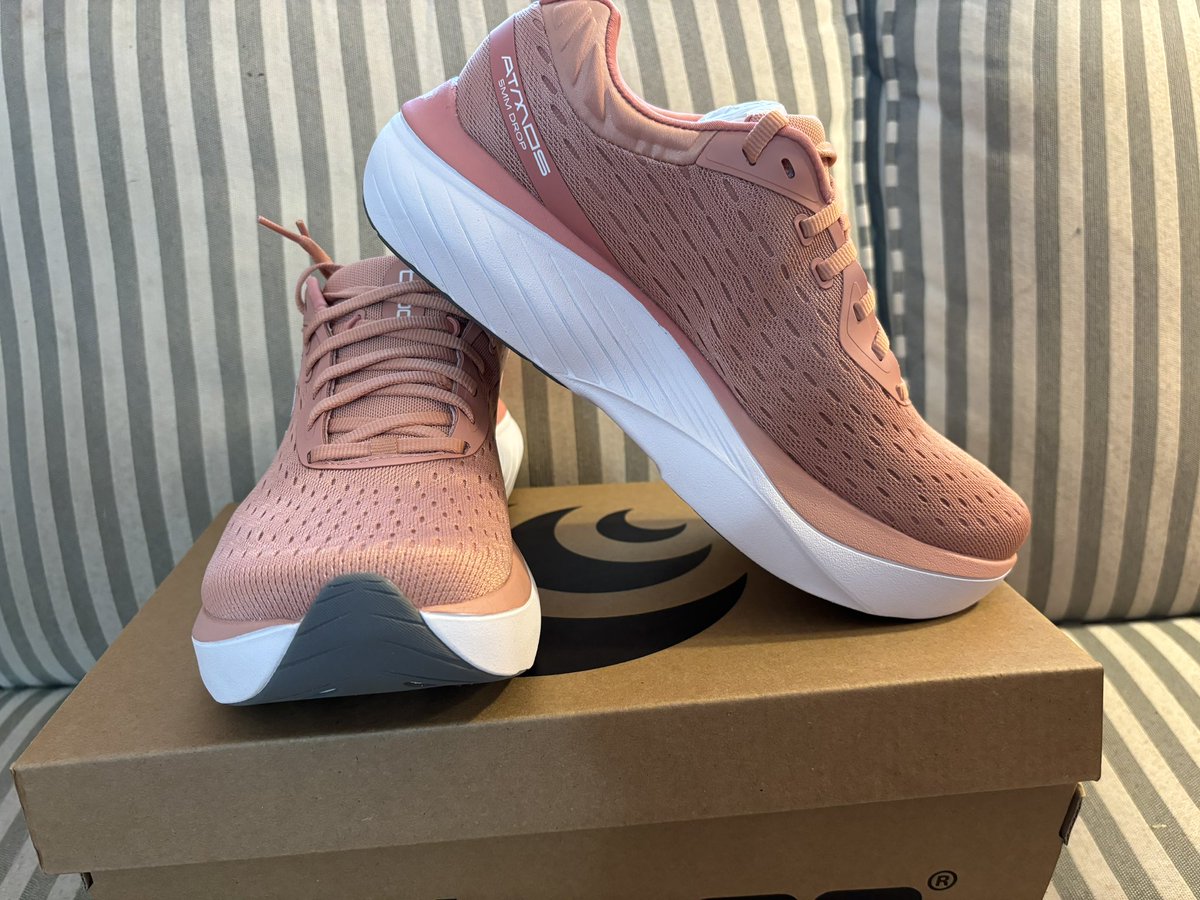 MelindaHoward4's tweet photo. #ShoePorn😍
@topoathletic #Atmos #movebetternaturally https://t.co/SfDcRohqG3