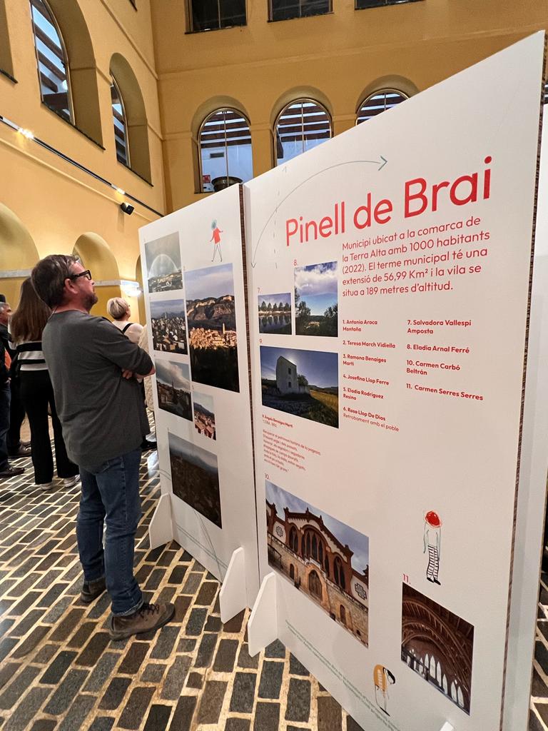 universitatURV's tweet photo. Amb l'exposició de fotografies, avui s'ha celebrat a la @Dipta_cat l'acte de cloenda de l'actuació sobre millora de l'estil de vida de la gent gran jove, dins del PECT "Pobles vius i actius. Territori equilibrat i innovador", en què hi participen investigadores de la #URV https://t.co/EE2EwyIgM7