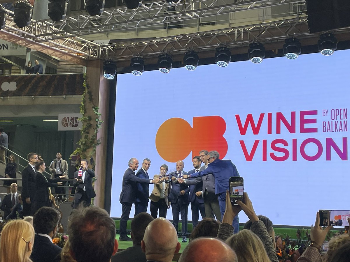 EAFergusonUK's tweet photo. A brilliant evening at the opening of the huge and very impressive Belgrade Wine Vision by Open Balkan.🍷 

Delighted to introduce President @AVucic and @ZaiaPresidente of the Veneto region to excellent English sparkling wine from @HattingleyWines.  🇷🇸 🇬🇧 🇮🇹 https://t.co/4YdhNDkIfX