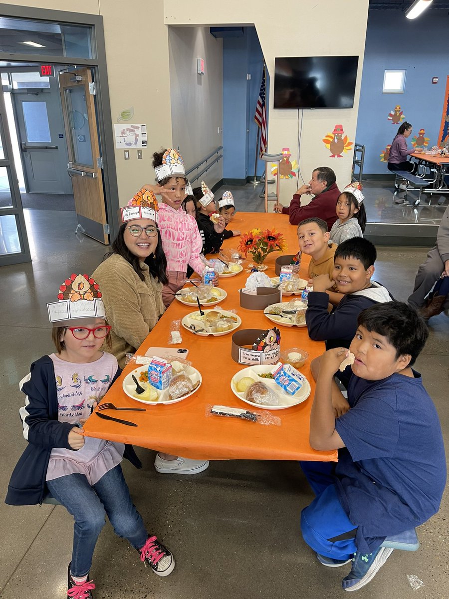 MountainViewAPS's tweet photo. We are thankful for our Mountain View Community!#thanksgivinglunch @ABQschools @APS_Elementary @ABC_Partnership https://t.co/YCTojxkimW