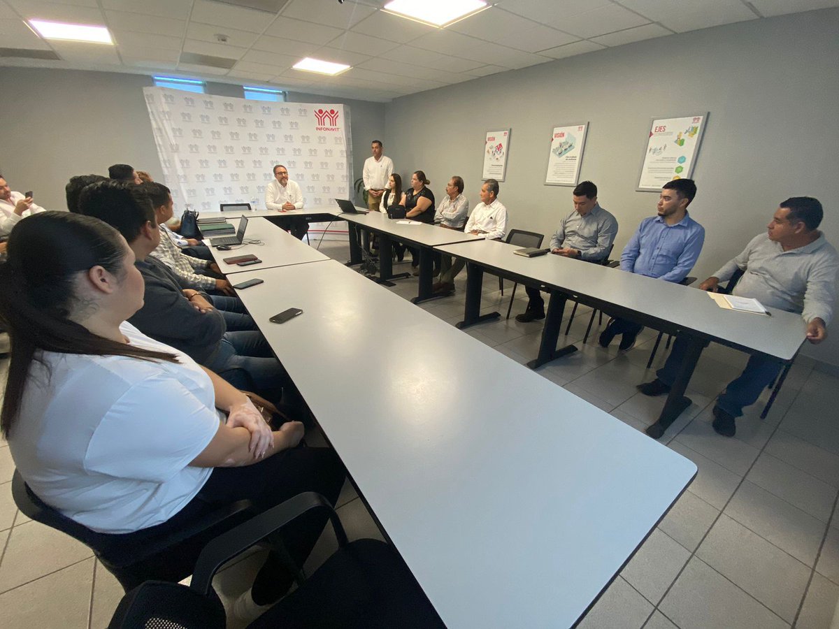 Hoy sostuvimos una reunión de trabajo  con nuestros aliados estratégicos los #Verificadores, preocupados en trasmitirles la importancia de la revisión de la calidad en el desarrollo de #ViviendaAdecuada para l@s derechohabientes @Infonavit 

#LoQueNosMueveNosUne