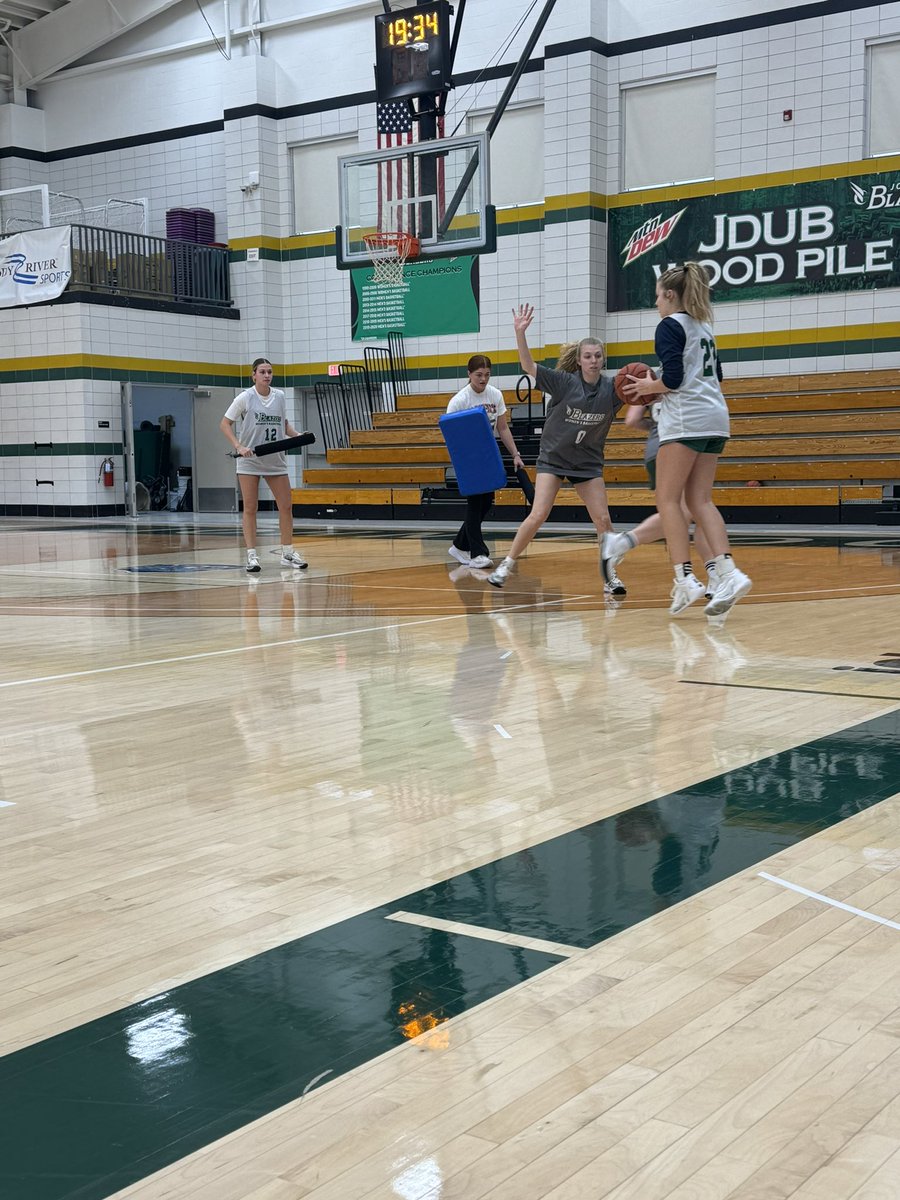 JWCCBlazersWBB's tweet image. Switching up the vibes today…. Player/Position led individuals to start practice. 

Love seeing their brains tick and the problem solving that comes after a loss. They are SPECIAL! 

They get it…. 🔥🔥🔥

#Ruthless #AlwaysHungry #AllAsOne