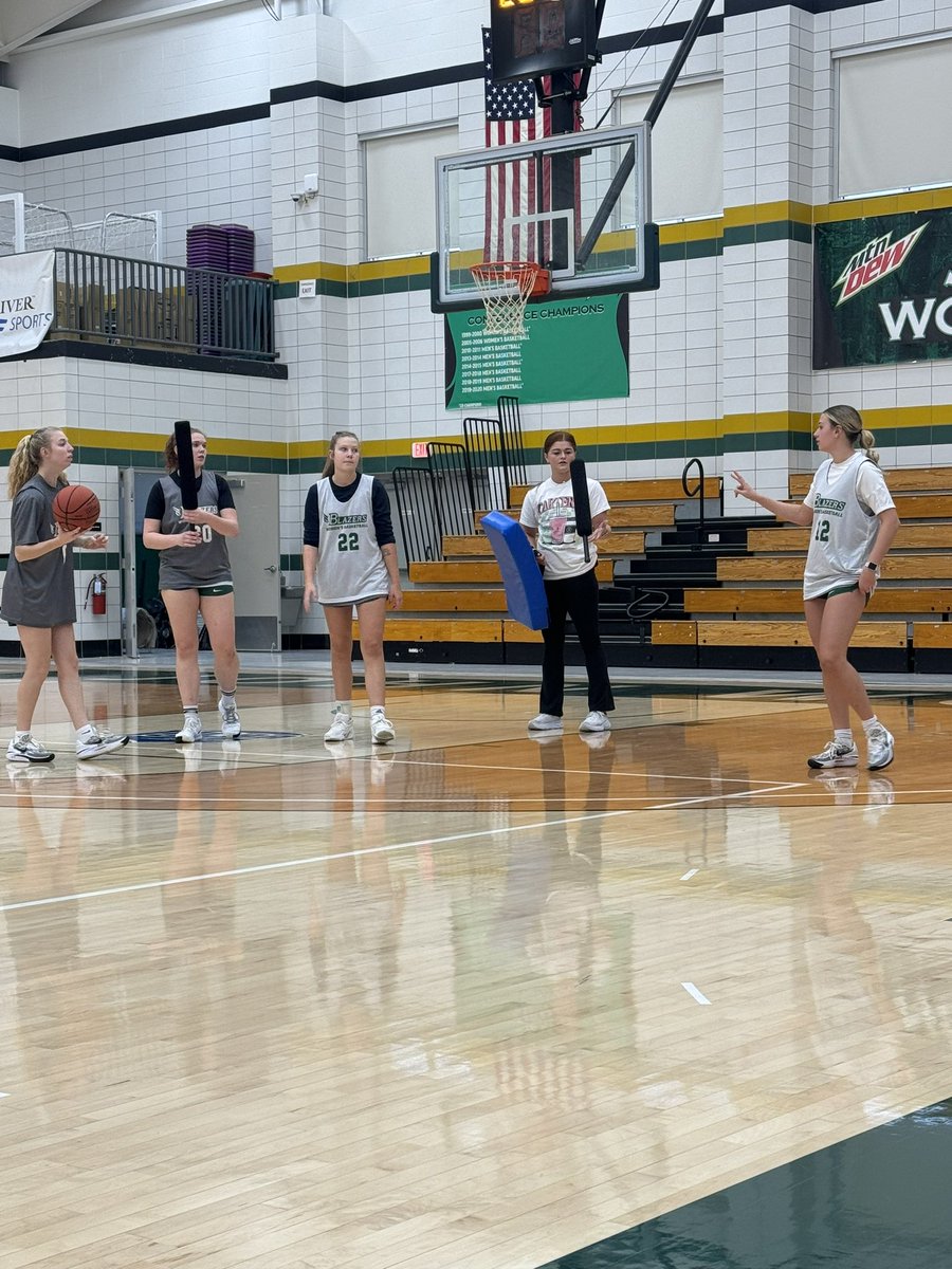 JWCCBlazersWBB's tweet image. Switching up the vibes today…. Player/Position led individuals to start practice. 

Love seeing their brains tick and the problem solving that comes after a loss. They are SPECIAL! 

They get it…. 🔥🔥🔥

#Ruthless #AlwaysHungry #AllAsOne