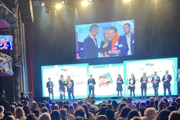 Didier Mainard (@didier_mainard) on Twitter photo 1 🌟, 2 🌟, 3 🌟
Très fiers d’avoir été Élu Service Client de l’Année et reconnu par <a href="/ESCDA/">stephanie</a> pour la troisième fois consécutive.
Bravo 👏 aux équipes et partenaires engagés pour accompagner nos clients <a href="/OrangePro/">Orange Pro</a>, ce 3ème 🏆 c’est le vôtre.
<a href="/pierreclement_/">Pierre Clement</a> <a href="/fallacher/">JF Fallacher</a> <a href="/Cheydema/">Christel Heydemann</a> 1 🌟, 2 🌟, 3 🌟
Très fiers d’avoir été Élu Service Client de l’Année et reconnu par <a href="/ESCDA/">stephanie</a> pour la troisième fois consécutive.
Bravo 👏 aux équipes et partenaires engagés pour accompagner nos clients <a href="/OrangePro/">Orange Pro</a>, ce 3ème 🏆 c’est le vôtre.
<a href="/pierreclement_/">Pierre Clement</a> <a href="/fallacher/">JF Fallacher</a> <a href="/Cheydema/">Christel Heydemann</a>