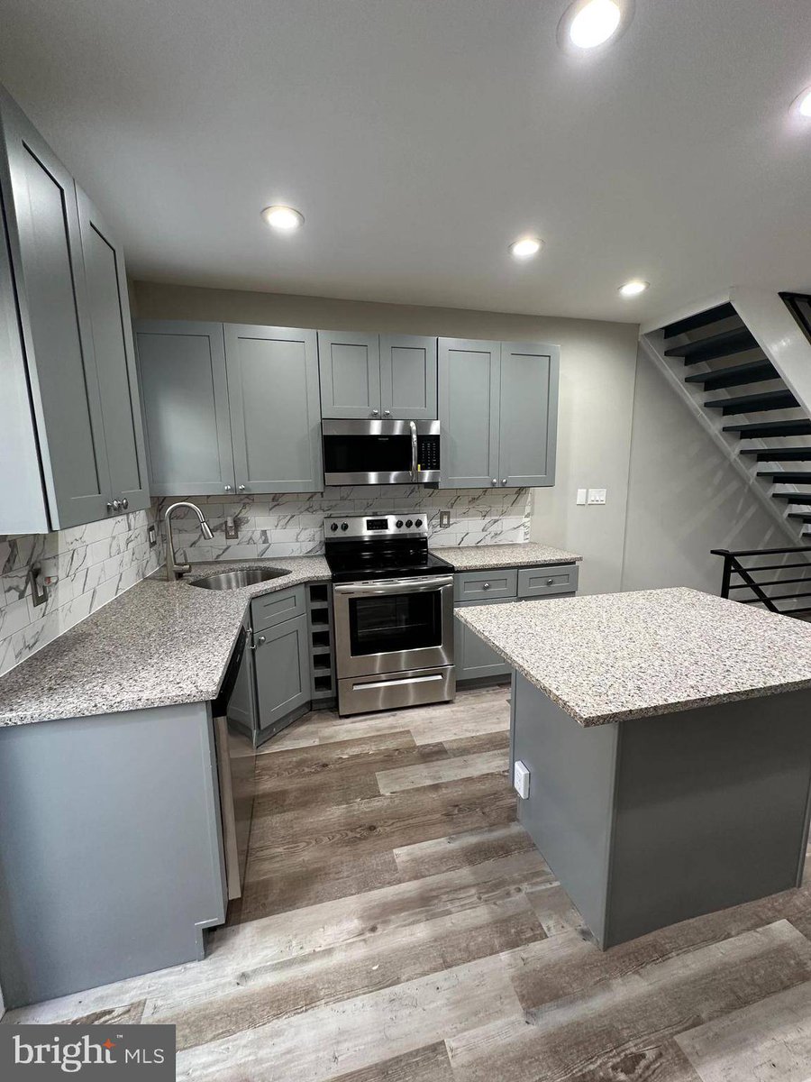 SellWithMikeR's tweet photo. 🏡 Just listed in Point Breeze! This fully renovated home is a must-see! Don't miss out - schedule a showing today! #PointBreeze #SouthPhilly #RenovatedHome #RealEstateListinghttps://mysmartagent.com/d8qxyzmw https://t.co/oLgD8fK95K