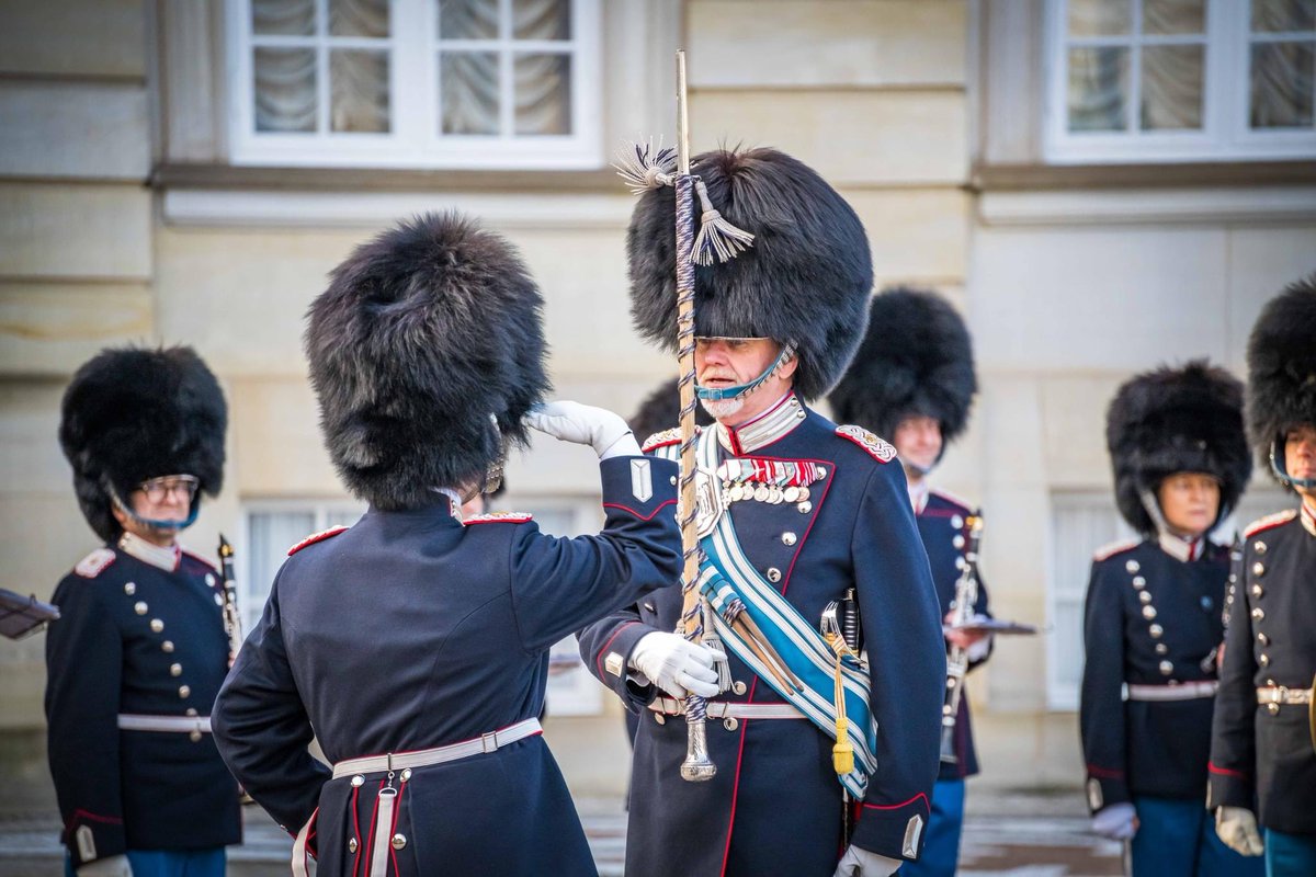 KeithMcInnes's tweet photo. Danish Royal Guards at changing of guard in Copenhagen, Denmark #copenhagen #denmark #scandinavia #europe #travel #travel2023 #nikon #kmp #nikonz8 #nikonaustralia #mynikonlife #autumn #scandi @nikonaustralia @copenhagen_danmark #changingoftheguards #royalguards #danishguards https://t.co/kMoAwByoc6