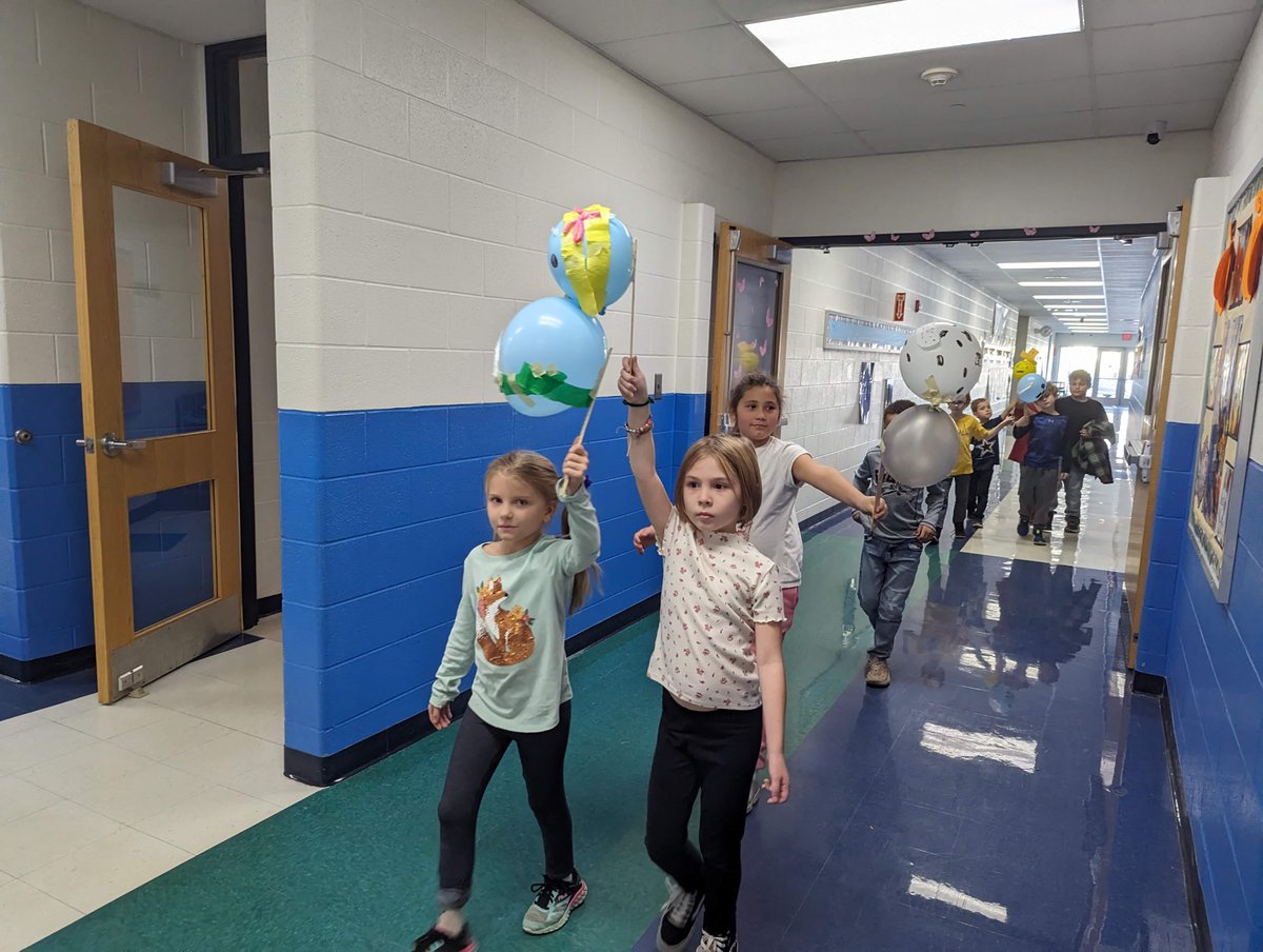 Newark_Schools's tweet photo. Hillview Elementary's second grade "Macy's Thanksgiving Day Parade" at the end of their STEM day today. https://t.co/6gBtxx2Yne