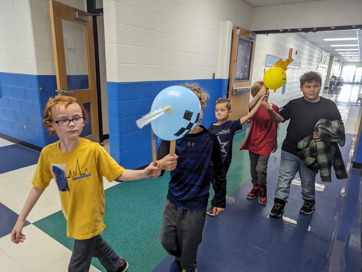 Newark_Schools's tweet photo. Hillview Elementary's second grade "Macy's Thanksgiving Day Parade" at the end of their STEM day today. https://t.co/6gBtxx2Yne