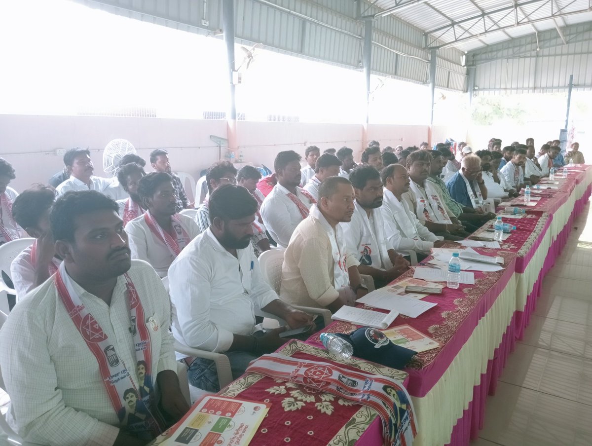 ChandraTheegala's tweet photo. @JanaSenaParty @JaiTDP అధిష్టానాల నిర్ణయం మేరకు గూడూరు నియోజకవర్గ స్థాయి JSP,TDP స��న్వయ సమావేశంలో పాల్గొని విజయవంతం చేసిన జనసేన పట్టణ,మండల కమిటీలకు నాయకులకు, జనసైనికులకు నా హృదయపూర్వక కృతజ్ఞతలు
@PawanKalyan @mnadendla @NagaBabuOffl @JSPManuKranth
@AjayaKumarJSP #JSPTDPAlliance https://t.co/Yzg10o2Mmn