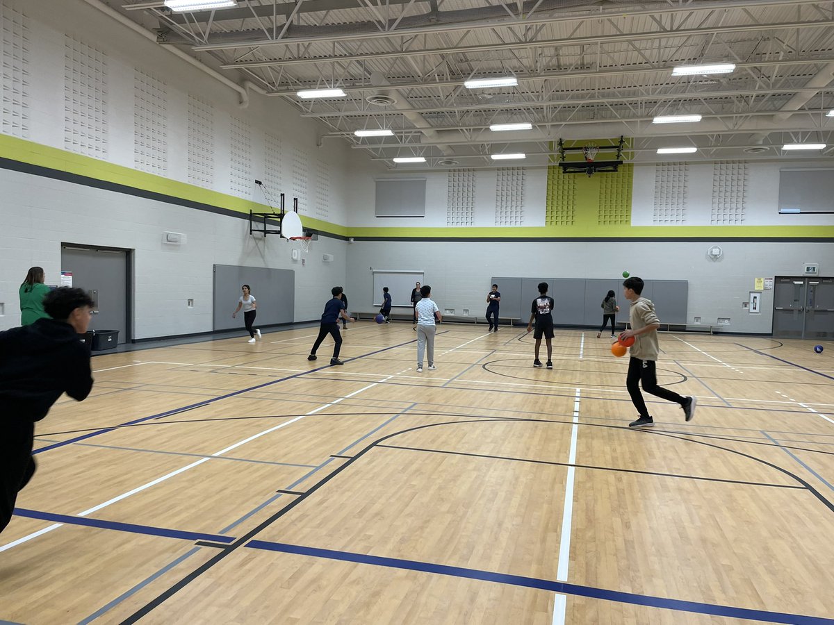 #cormierscrew got to have a little fun playing Dodgeball with our admin today after winning the annual pumpkin decorating contest! <a href="/ddwhdsb/">Dr. David R. Williams Public School</a>