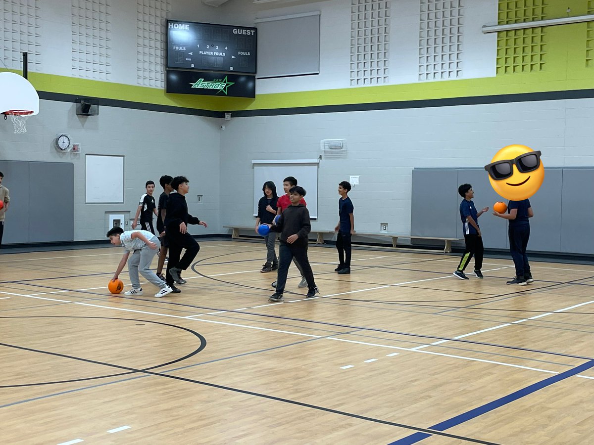 MsCormierDDW's tweet photo. #cormierscrew got to have a little fun playing Dodgeball with our admin today after winning the annual pumpkin decorating contest! @ddwhdsb https://t.co/hJyCCXNlGL