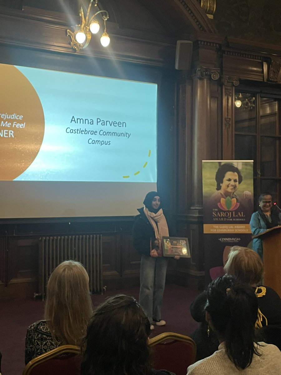 MissWalkerlangs's tweet photo. HUGE achievement tonight seeing Amna winning the #SarojLalAward in her category “How Prejudice Makes Me Feel”. 👏🏻⭐️ Amna wrote a very moving essay as part of our AH course in Spanish and was recognised for her resilience and pride of her identity @Castlebrae_CC https://t.co/XdtvgggLGF