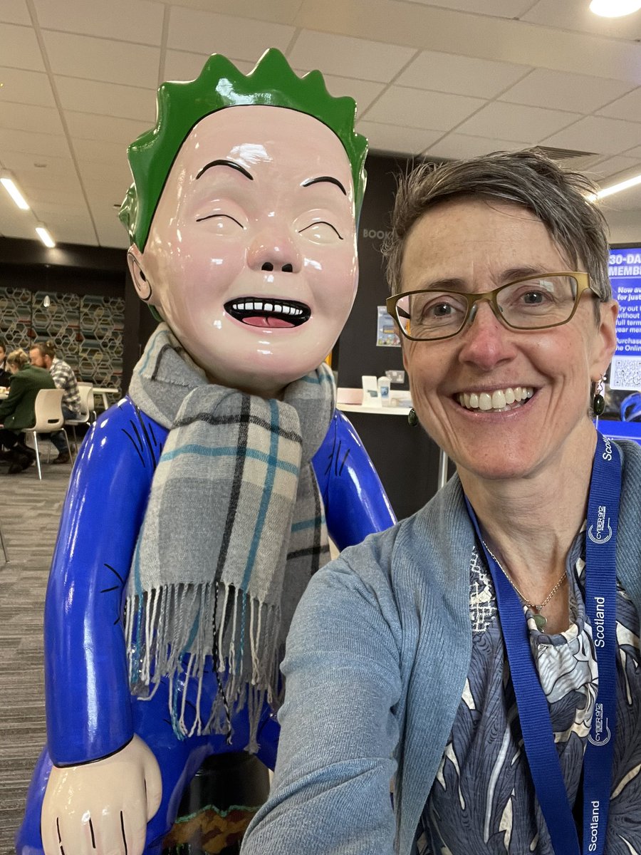 Or Wuliie is wearing the scarf but I am the one with the red nose.  #Dundee @AbertayUni #Cyber912