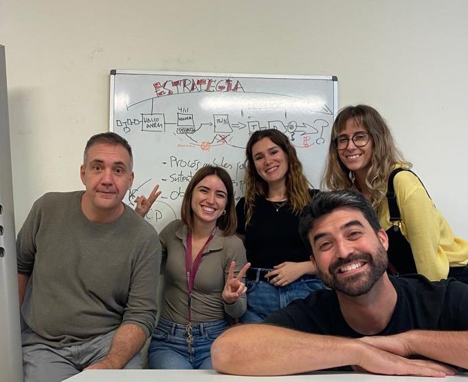 Gava_Jove's tweet photo. Les treballadores de La Casa Gran ens continuem formant en l’àmbit de la participació juvenil dins del projecte Obrim Via de @la_periferica i @joventutcat https://t.co/DkZJ7P6wQz