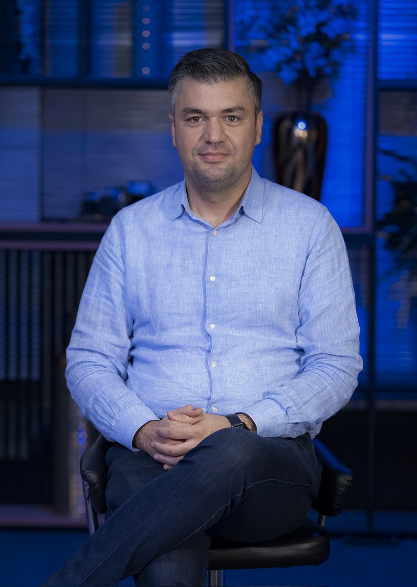 تغزونا الاشاعات، وفينا اوتار الحماقات.. لا نرى سوى بمخيلاتنا ونسمع ما نريد ان نتحدثه. فيكون الاخر بالنسبة لنا بمثابة حقل تجارب تجد فيه كل الاتهامات العشوائية.
ومن كان منّا مستقيما، ليشد اوزاره ويرمي اما غير ذلك ليسكت 
الى الابد.

 لنرى بعين الحقيقة ونسمع باذن شعب الله.