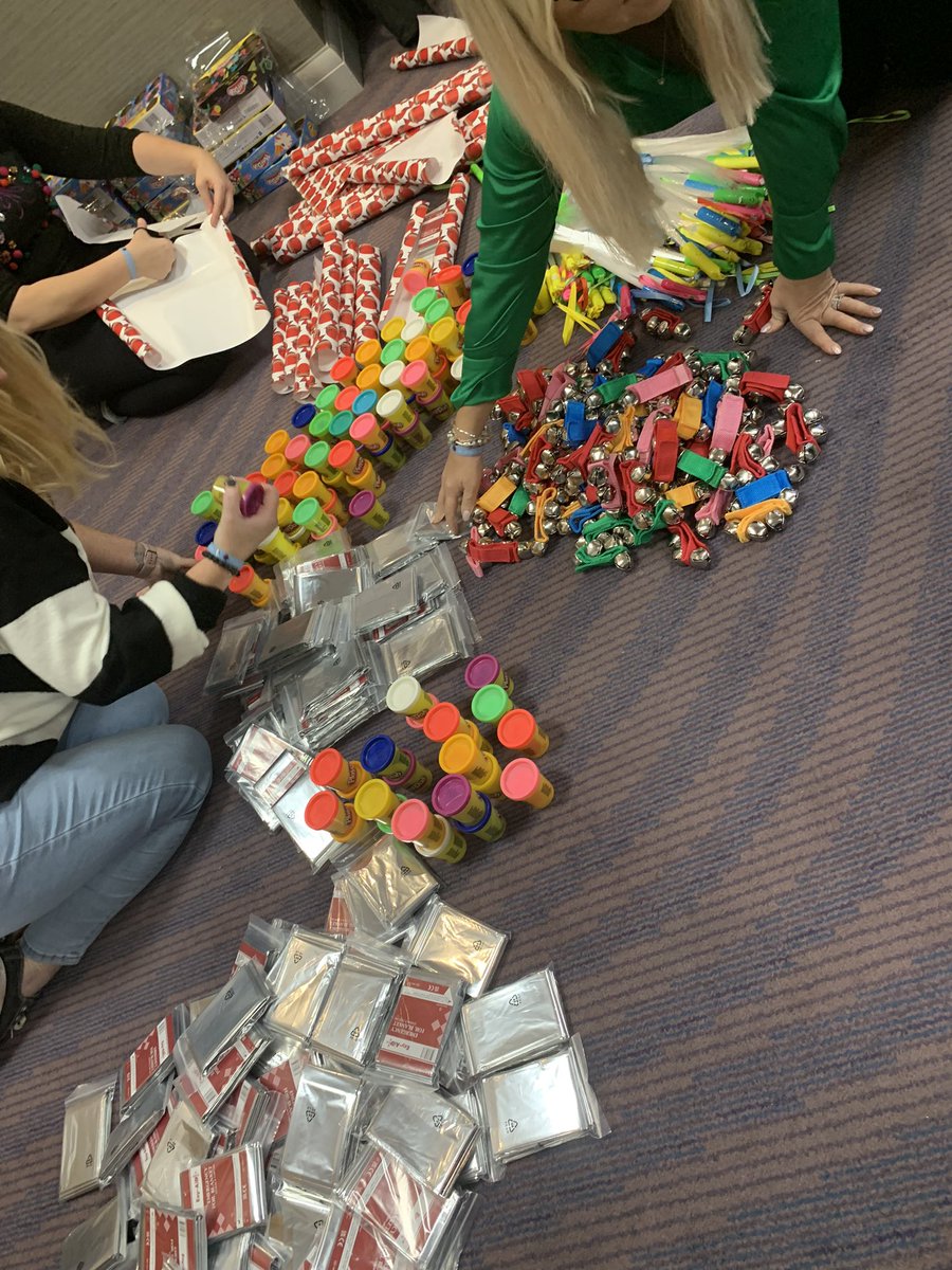 ReubensRetreat's tweet photo. Thank you to our friends at #BedsOnline who very kindly donated sensory gifts for our festive grotto 🤩 We spent the morning wrapping and sorting with the fabulous sales team! THANK YOU! 🥳 https://t.co/C2dFv8LHoO