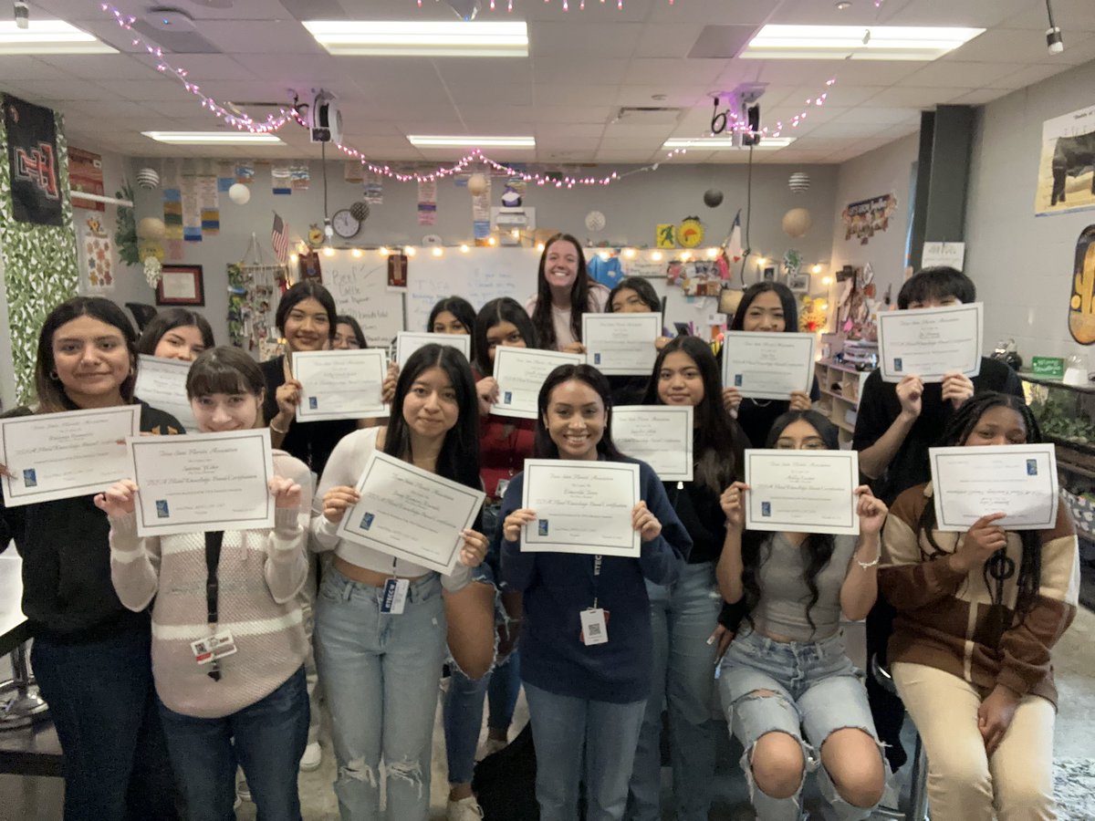 teccw_hort's tweet photo. AM Floral hit 100% pass rate this morning on their Knowledge Based Exam for TSFA! We are so proud of this group for all of their hard work this semester! https://t.co/TawRUzf1DW