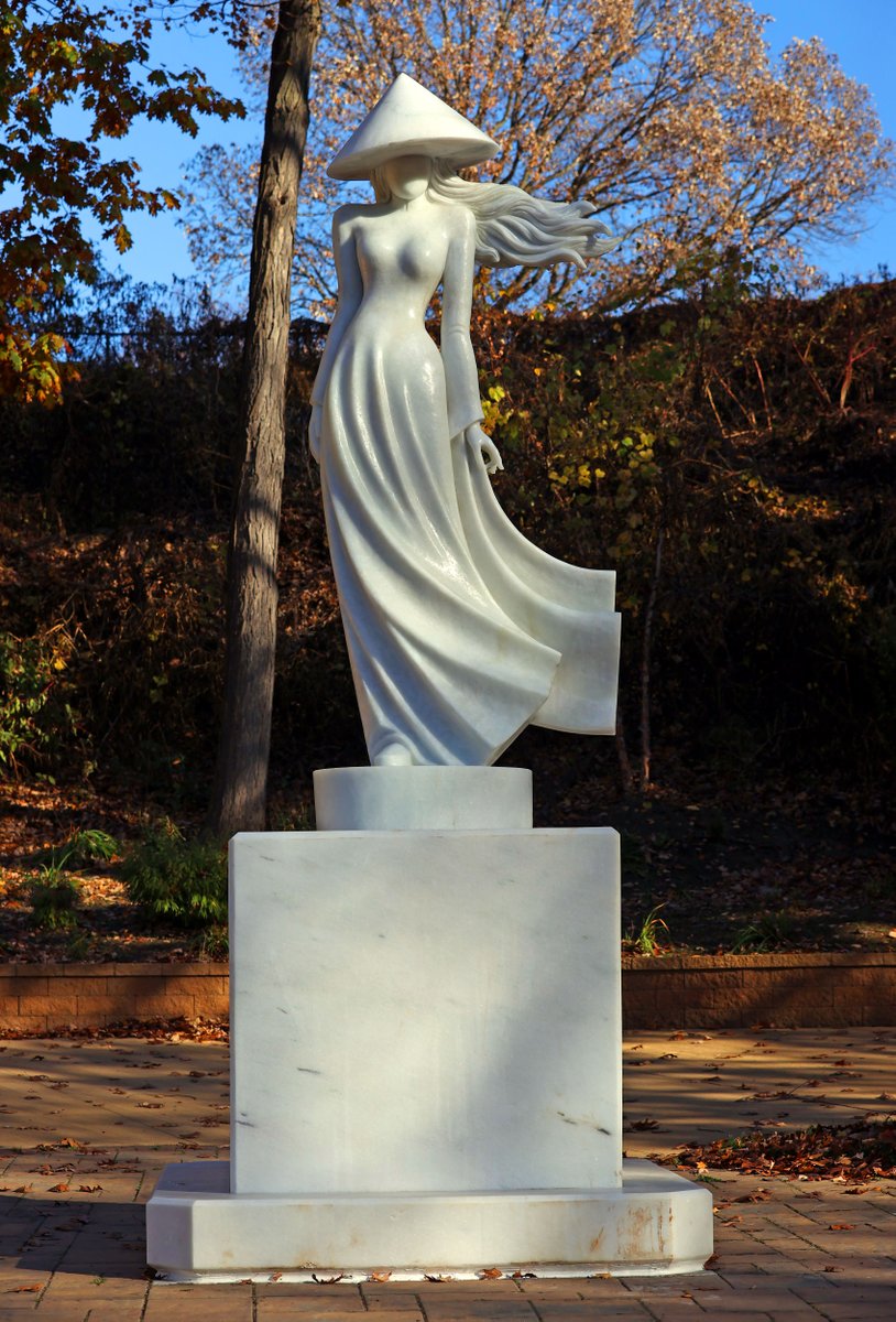 "The Vietnamese Lady" is the newest statue to arrive in the Cleveland Cultural Gardens. Installed in the Vietnamese Cultural Garden, the 12-ft. tall, 8-ton solid-marble statue is the first of several marble statues that will be installed in the garden. l.cleveland.com/jBdVFs