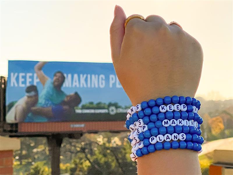 OhioHealth's tweet photo. Call us “Swifties” 💅 TONIGHT we’re spreading hope at @bluejacketsnhl #HockingFightsCancer night! 20,000 of these #friendshipbracelets will be gifted to fans as a reminder to #KeepMakingPlans – keep dreaming, keep celebrating no matter what life throws your way. https://t.co/Ix2Z8KIC5N