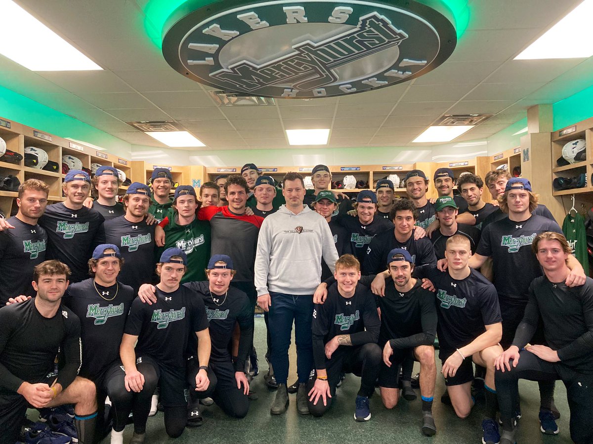 HurstMHockey's tweet photo. Thanks to Alum Brett Robinson ‘09 speaking with our team today before practice. #OnceALaker ☘️ https://t.co/xFXG9zMpMS