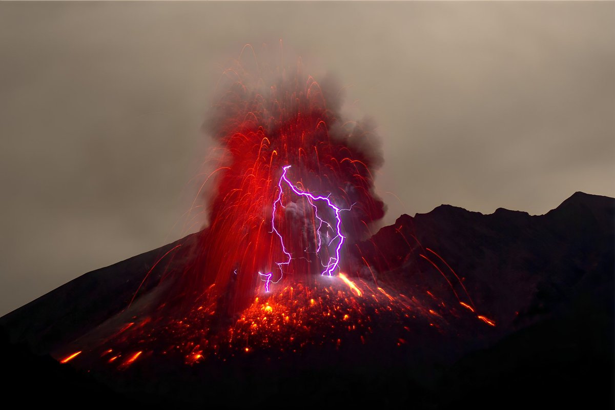 sciencefunn's tweet photo. Photographer Marc Szeglat captured extremely rate volcanic lightning at Sakurajima volcano on japanese island Kyushu https://t.co/yrCrYJ4XD6