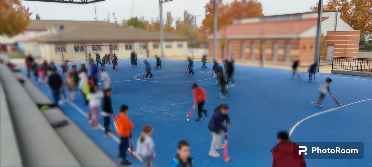 EfJorg's tweet photo. ¡Increíble sesión de educación física hoy, enfocada en el hockey gracias a Madrid Comunidad Deportiva! 🏑💪 En  @PrincipeCeip #HockeyMadrid #DeporteEsVida #MadridComunidadDeportiva #FederaciónHockeyMadrid #ActividadFísica #SaludYSport @hockeymadrid https://t.co/2z7LakhmPy