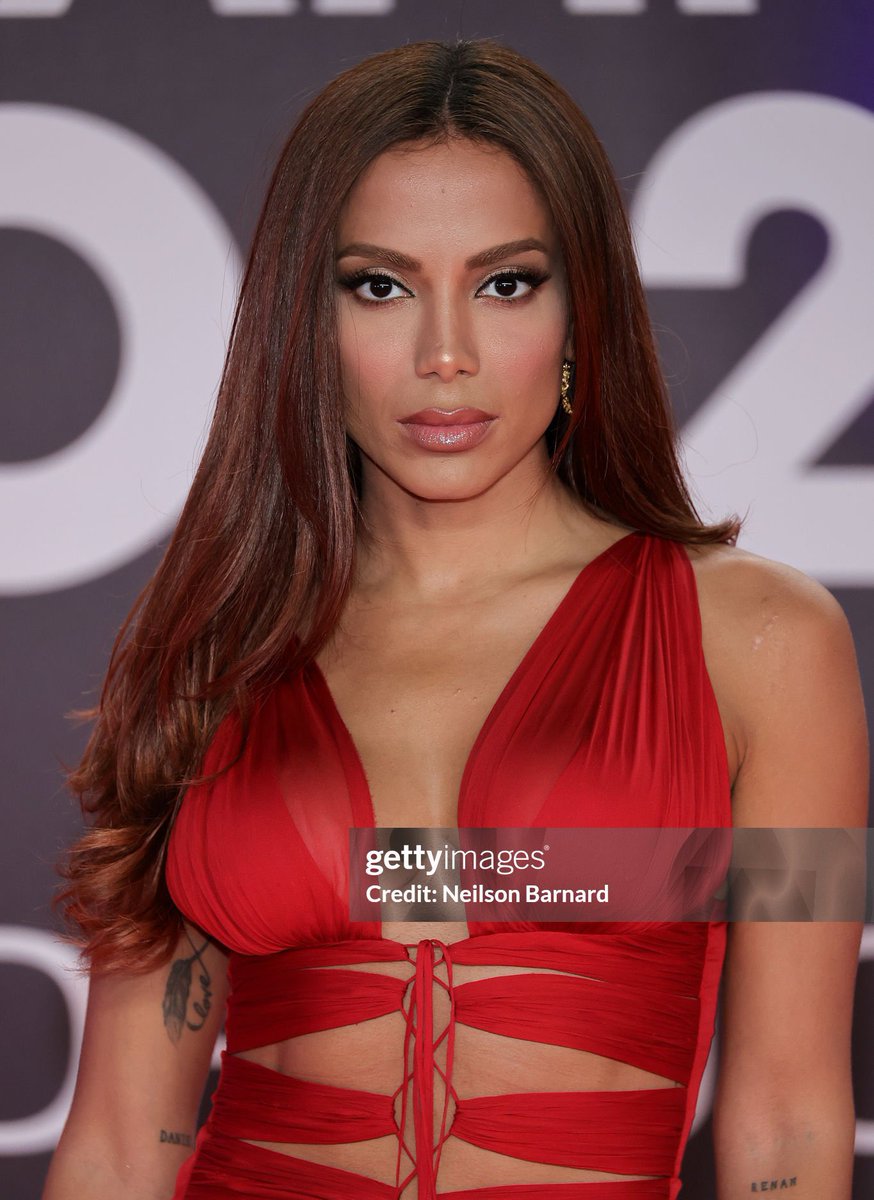 arquivomusic's tweet photo. anitta tem o face card https://t.co/alcGBQHUcF